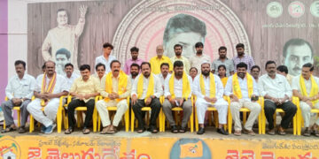 మాధవ్ ఎంపీ పదవికి  రాజీనామా చేయాలి