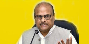 రాష్ట్రంలో అరాచకం రాజ్యమేలుతోంది : యనమల