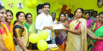 నారా లోకేష్ గారి ఆధ్వర్యంలో మంగళగిరిలో నిర్వహిస్తున్న స్త్రీ శక్తి కార్యక్రమం కింద బ్యుటీషియన్, టైలరింగ్ కోర్సులలో ఉచిత శిక్షణ పూర్తి చేసుకొన్న 70 మంది మహిళలకు సర్టిఫికెట్స్ ప్రదానం