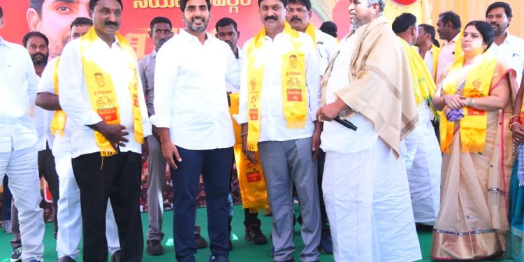 Massive influx from YSRCP to TDP in kamalapuram constituency