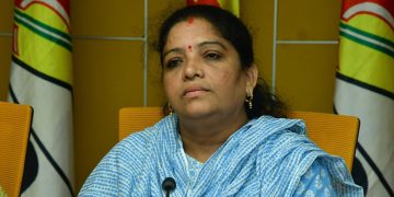 పేద కుటుంబం ఉండటానికి సెంటుస్థలం సరిపోతుందా…?