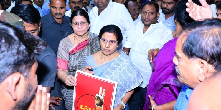 తిరుపతి చేరుకున్న నారా భువనేశ్వరి