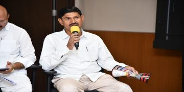 గిరిజన సంక్షేమ శాఖా మంత్రి జగన్‌ భజనకే పరిమితమయ్యాడు : ధారు నాయక్‌