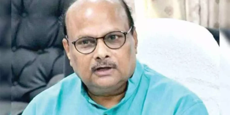 జగన్ పేర్ల పిచ్చికి పేదలు బలి: యనమల