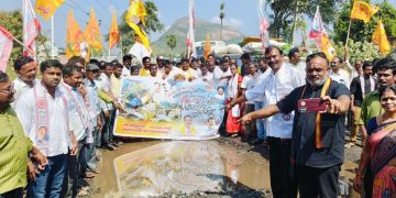 తాడేపల్లి ప్యాలెస్‌కు పగుళ్ళు!