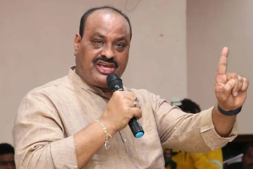 సాప్ట్ వేర్ ఇంజనీర్ పై సెబ్ పోలీసుల దాడి దారుణం కింజరాపు అచ్చెన్నాయుడు