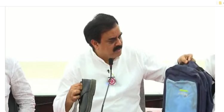 జగనన్న విద్యాకానుక కిట్స్‌ లో అవినీతి: నాదెండ్ల