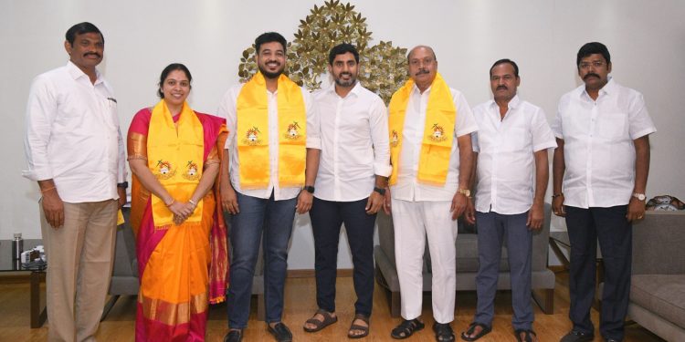 లోకేష్ సమక్షంలో టీడీపీలో చేరిన కర్నూలు నేతలు