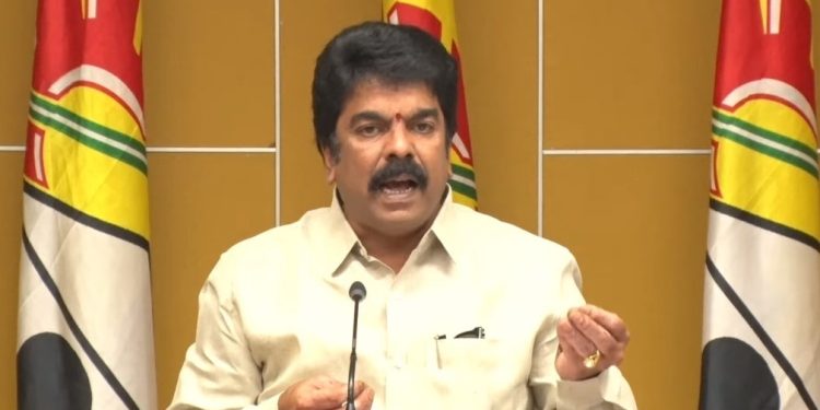 తప్పులు చేసే అధికారులకు గిరీషా గతే: బొండా