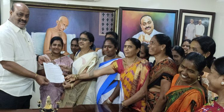 నమ్మించి మోసం చేయడంలో జగన్‌ దిట్ట