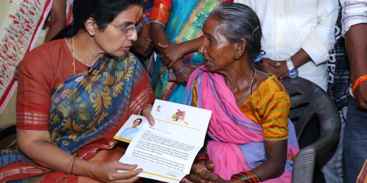 కార్యకర్తలే మాకు ప్రాణం కాపాడుకుంటాం: భువనేశ్వరి