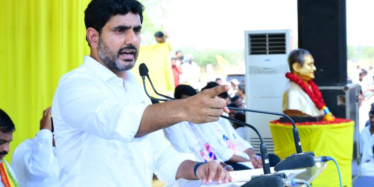 తల్లి, చెల్లిని తరిమేసిన జగన్..మహిళా సంక్షేమంపై మాట్లాడటమా..!