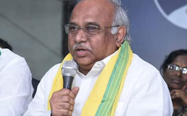 లోకేష్ ఫోన్ను ట్యాప్ చేస్తున్నారు