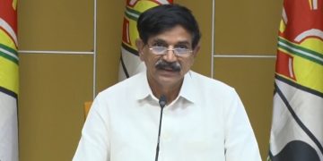 నాడు కోడికత్తి డ్రామా` నేడు వాలంటీర్ల డ్రామా