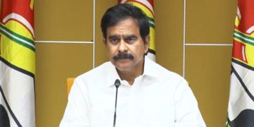 ఇళ్లవద్దనే పింఛన్లు ఇవ్వాలి