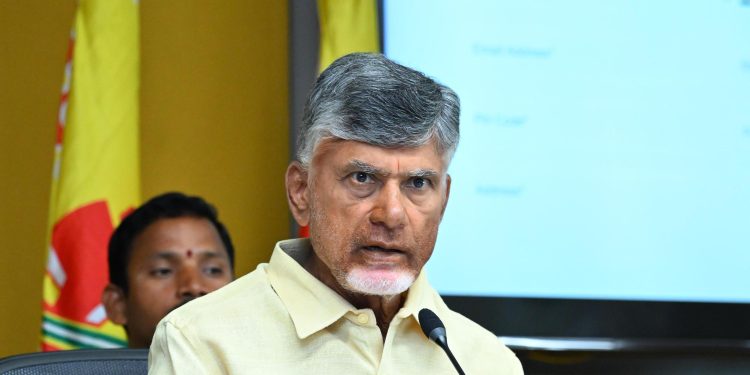 వాలంటీర్ల జీతం రూ. 10 వేలు