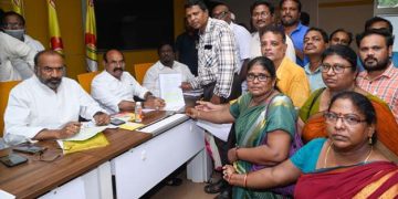 క్యూ కట్టిన వైసీపీ బాధితులు