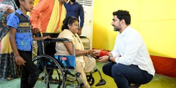 దారికి అడ్డంగా వైసీపీ నేతలు గోడ నిర్మించారు