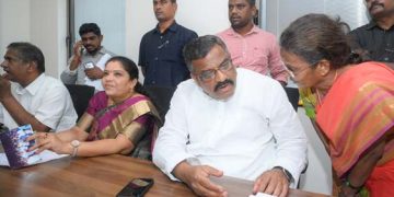 పర్మినెంట్‌ చేయకుండా వైసీపీ మోసగించింది