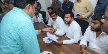 వైసీపీ ఎమ్మెల్సీ సోదరుడు, అనుచరుల నిర్వాకం