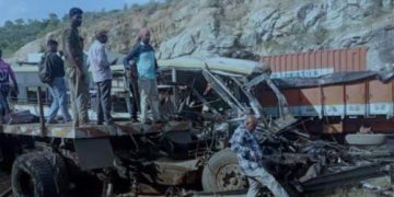 రక్తమోడిన రహదారి