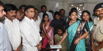 రాజకీయ రాబందుల్లా వైసీపీ నేతలు