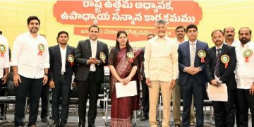 సామాజిక ఇన్‌ఫ్లుయన్సర్లు.. టీచర్లే