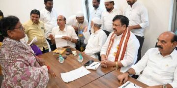 వైసీపీ పంపీ గ్యాంగ్‌ అరాచకం