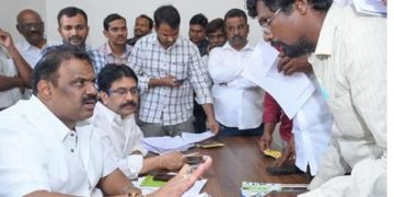 వైసీపీ నేతల భూకబ్జాలతోనే సమస్యలు