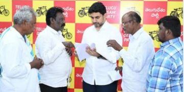 తీసుకున్న అప్పు తీర్చమంటే..ఎంపీ వైఎస్‌ అవినాష్‌ పేరు చెప్పి బెదిరిస్తున్నారు