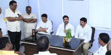 అనునిత్యం ప్రజలకు అందుబాటులో ఉండండి!