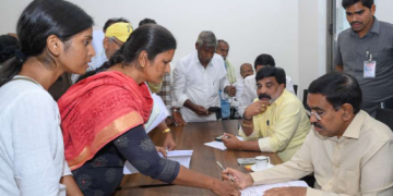 ప్రజావినతులకు పోటెత్తిన బాధితులు