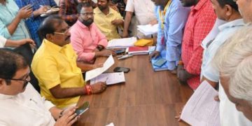 పేదలకు ఇళ్ల పేరుతో రూ.3.50 కోట్ల దోపిడీ