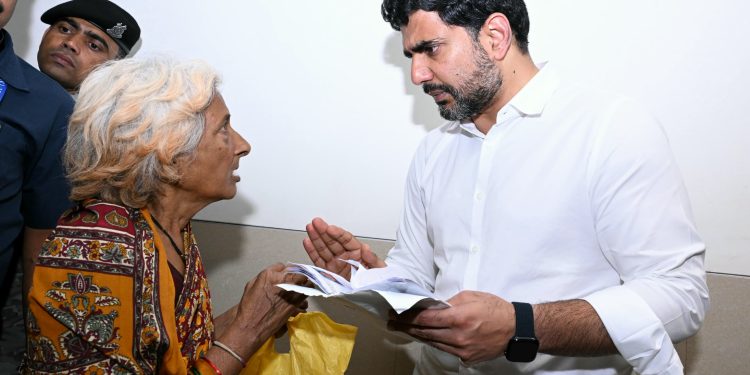 ఇబ్బందులు తీర్చి ఆదుకోండి