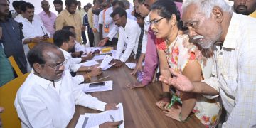 వైసీపీ నేతల భూకబ్జా యత్నం