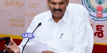 నిలువనీడ పీకేశారు!