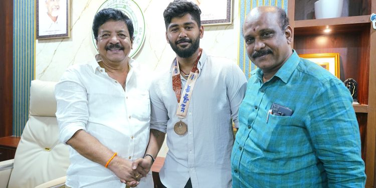 బ్యాడ్మింటన్‌ జాతీయ క్రీడల్లో పతకం