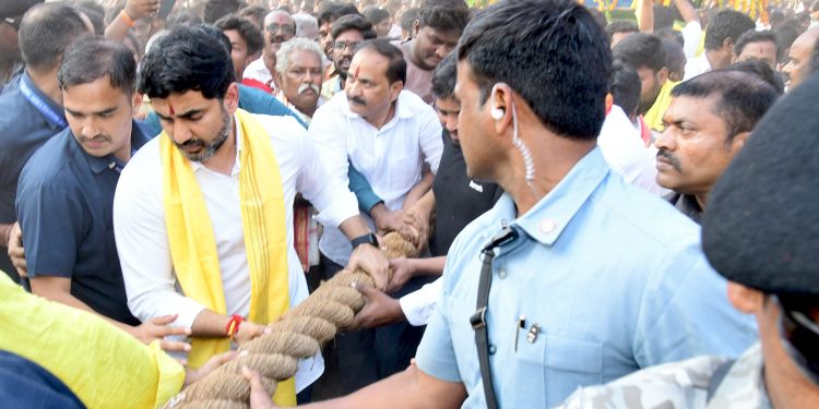 మంగళగిరిలో మల్లేశ్వర స్వామివారి రథోత్సవంలో పాల్గొన్న మంత్రి లోకేష్