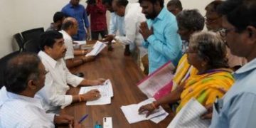 పెద్దిరెడ్డికి తొత్తులుగా పోలీసులు, అధికారులు