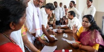 భూకబ్జాలు..బెదిరింపులు