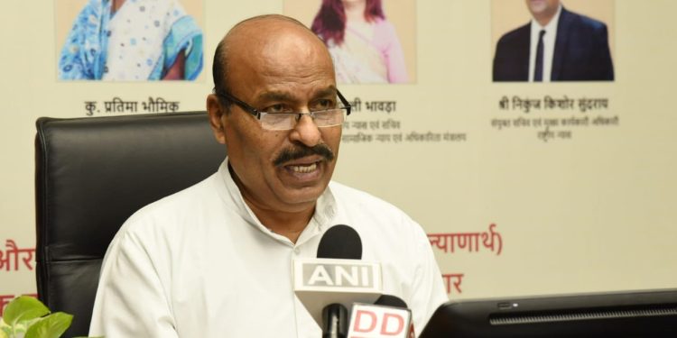 ఎస్సీ, ఎస్టీ దివ్యాంగుల చట్టాలపై విద్యాసంస్థల్లో అవగాహన కల్పించాలి