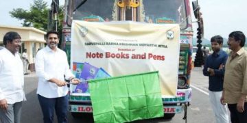 ప్రభుత్వ పాఠశాలలకు లక్ష నోట్ పుస్తకాలు, పెన్నులు విరాళం