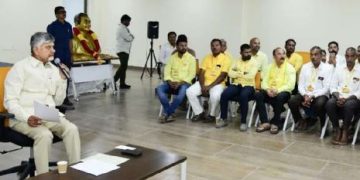 కాలానుగుణంగా మారాలి.. నాయకత్వ పటిమ పెంచుకోవాలి