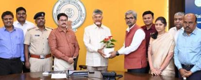 రైల్వే ప్రాజెక్టుల్లో ఏపీ బెంచ్ మార్క్ కావాలి