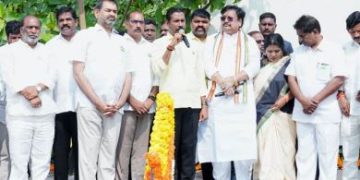 త్రివర్ణ పతాకం రెపరెపలు