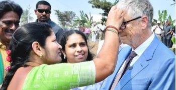 వ్యవసాయ క్షేత్రంలో బిల్‌గేట్స్