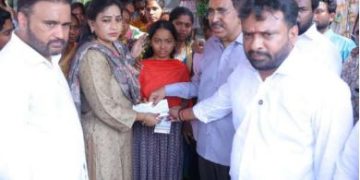 వేట్లపాలెం మతుల కుటుంబాలకు సాయం