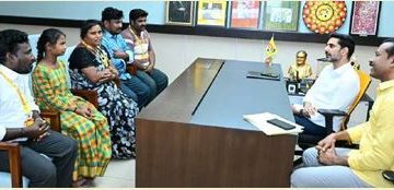 కార్యకర్త కుటుంబానికి మంత్రి లోకేష్ అండ