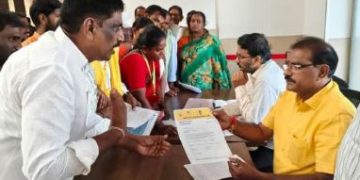 వైసీపీ నేత భూ దౌర్జన్యంపై గ్రీవెన్స్‌లో ఫిర్యాదు