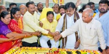 టీడీపీ కేంద్ర కార్యాలయంలో ఘనంగా సీఎం “బర్త్ డే” వేడుకలు